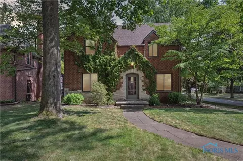 2704 Barrington Dr, Toledo, OH 43606