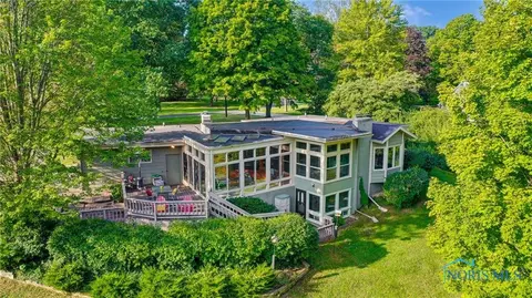 1574 Park Ridge Ln, Toledo, OH 43614