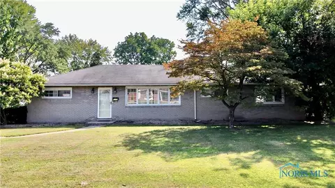 1118 Rochelle Rd, Toledo, OH 43615