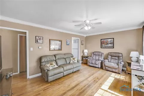 315 E Union St, Walbridge, OH 43465 photo 4