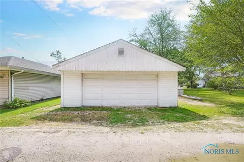 315 E Union St, Walbridge, OH 43465 photo 17