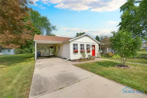 315 E Union St, Walbridge, OH 43465 photo 2