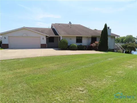 792 Deerwood Dr, Defiance, OH 43512