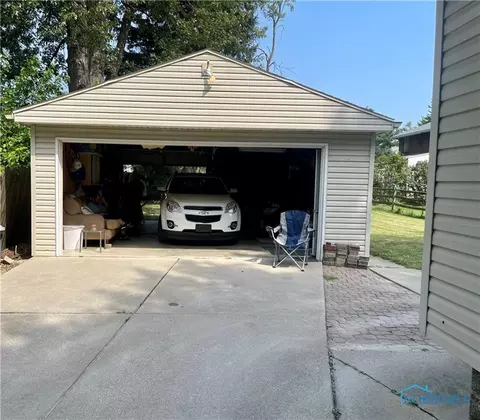 2317 Pickle Rd, Oregon, OH 43616 photo 6