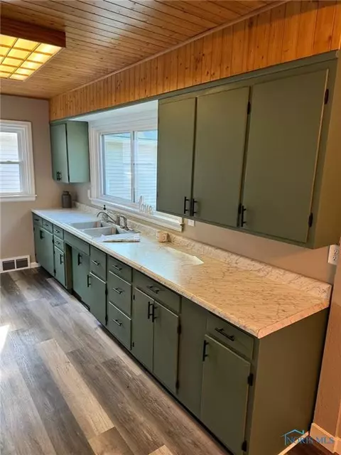 404 E Perry St, Bryan, OH 43506 photo 6