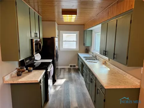 404 E Perry St, Bryan, OH 43506 photo 5