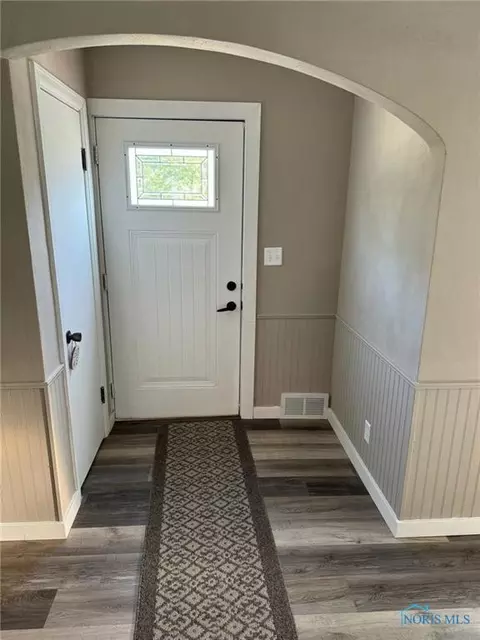404 E Perry St, Bryan, OH 43506 photo 2