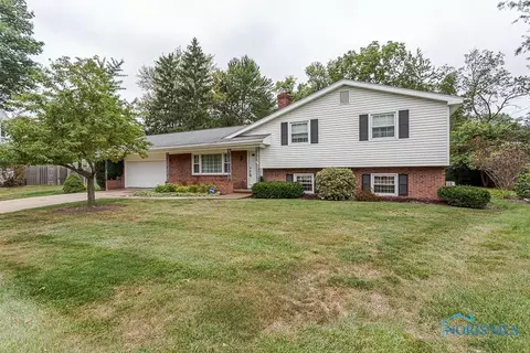 631 Beverly Ct, Perrysburg, OH 43551