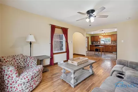 108 Elm St, Walbridge, OH 43465 photo 6