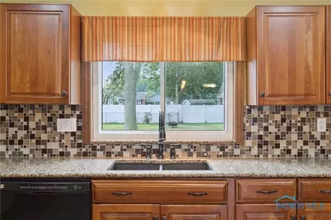 108 Elm St, Walbridge, OH 43465 photo 10