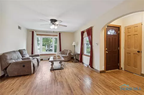 108 Elm St, Walbridge, OH 43465 photo 5