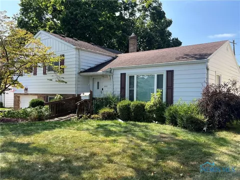 2022 Strathmoor Ave, Toledo, OH 43614