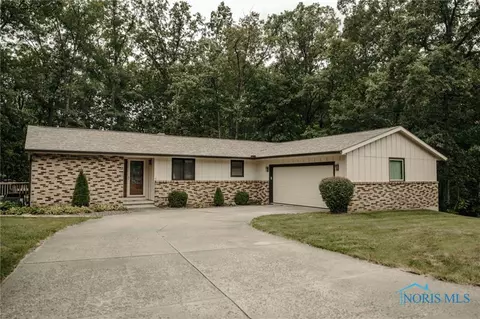 579 Three Rivers Ct, Defiance, OH 43512