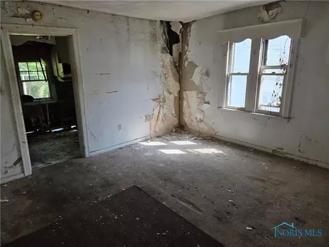 1338 Pinewood Ave, Toledo, OH 43607 photo 2