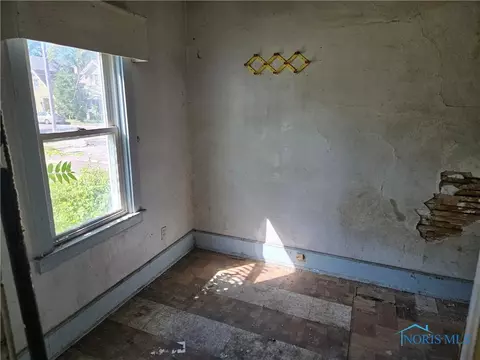 1338 Pinewood Ave, Toledo, OH 43607 photo 3