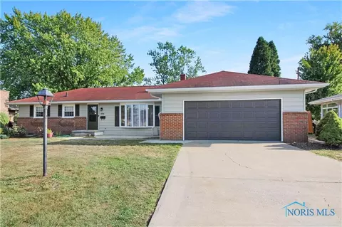 404 E 10th St, Port Clinton, OH 43452