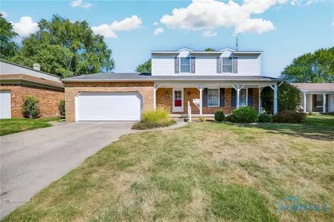 866 Maple Ln, Waterville, OH 43566