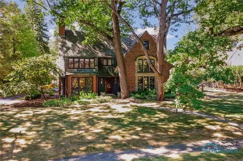 3525 Ridgewood Rd, Ottawa Hills, OH 43606