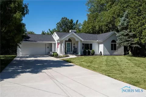 866 Walnut St, Perrysburg, OH 43551