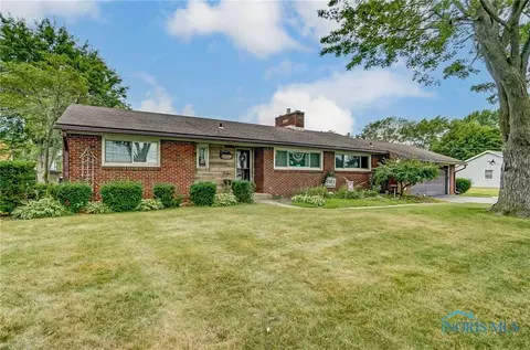 810 Klotz Rd, Bowling Green, OH 43402