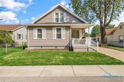 1909 Garner Ave, Oregon, OH 43616