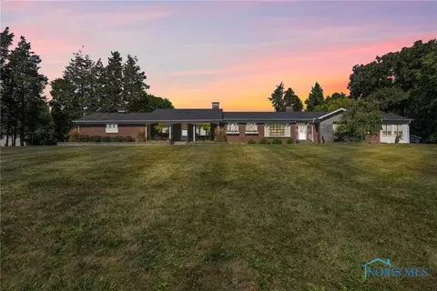 1020 W Riverview Ave, Napoleon, OH 43545