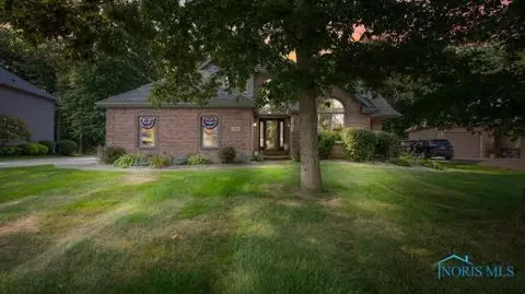 9027 Royal Oak Dr, Holland, OH 43528