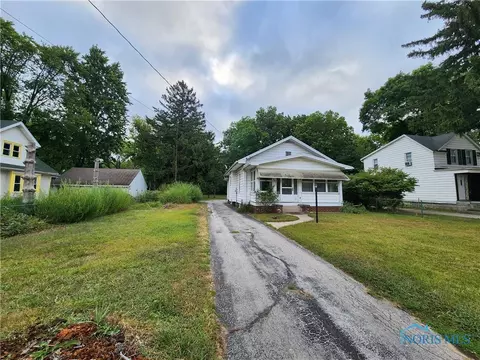 4652 Douglas Rd, Toledo, OH 43613
