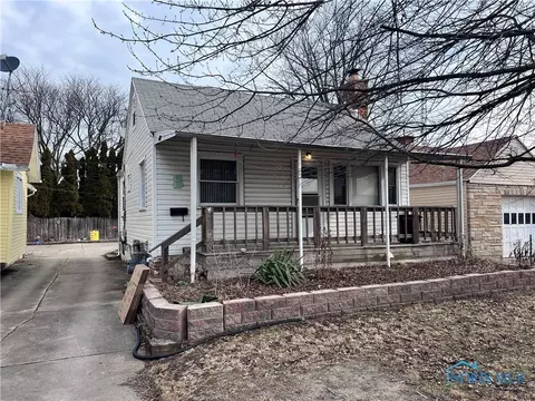 5222 Hammond Dr, Toledo, OH 43611