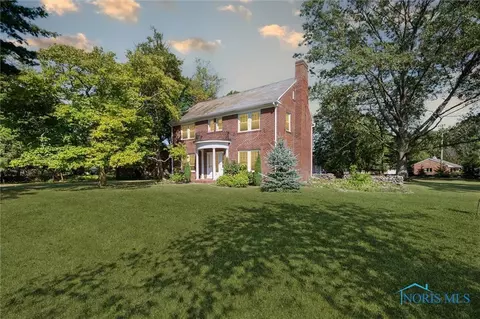384 Colony Rd, Rossford, OH 43460