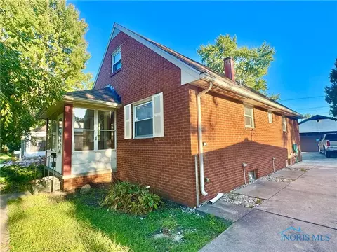 1934 Watts Ave, Oregon, OH 43616