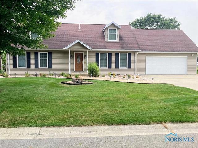 668 Angela Dr, Fostoria, OH 44830