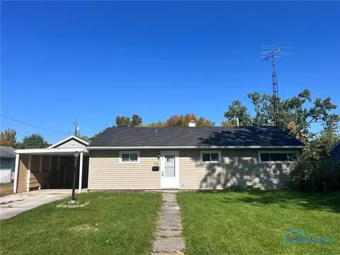 716 Circle Dr, Fostoria, OH 44830