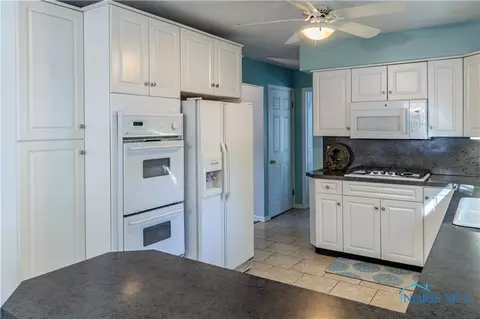 906 Phillips St, Maumee, OH 43537 photo 18