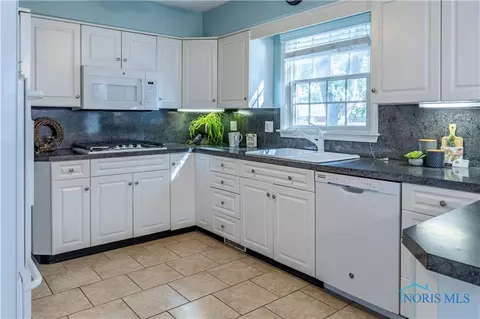 906 Phillips St, Maumee, OH 43537 photo 19