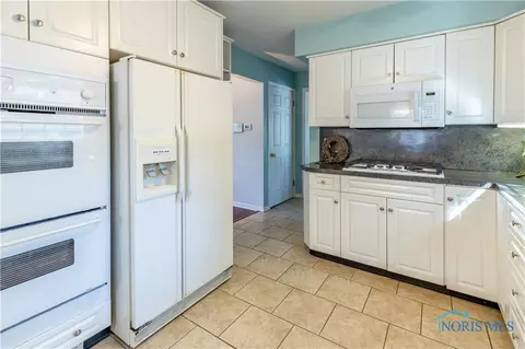 906 Phillips St, Maumee, OH 43537 photo 24