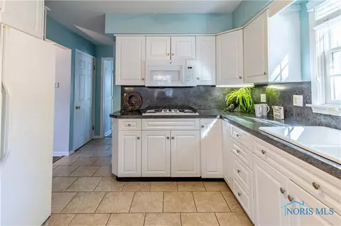 906 Phillips St, Maumee, OH 43537 photo 25