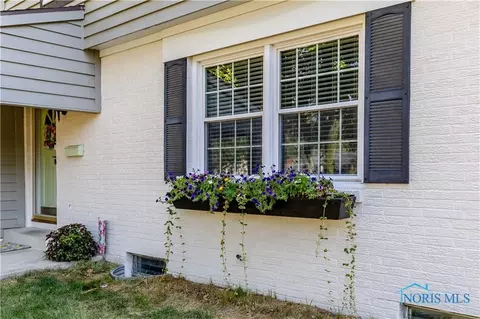 906 Phillips St, Maumee, OH 43537 photo 5