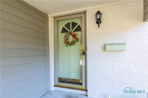 906 Phillips St, Maumee, OH 43537 photo 6