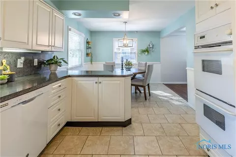 906 Phillips St, Maumee, OH 43537 photo 22