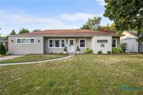 2422 Charlotte St, Toledo, OH 43613