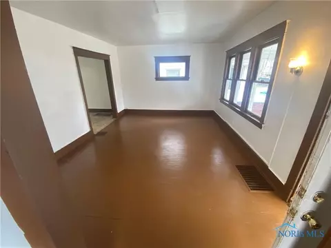 418 Elder Dr, Toledo, OH 43608 photo 4