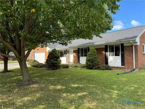 849 E Graceway Dr, Napoleon, OH 43545 photo 2
