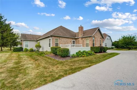 171 Stonegate Blvd, Bowling Green, OH 43402