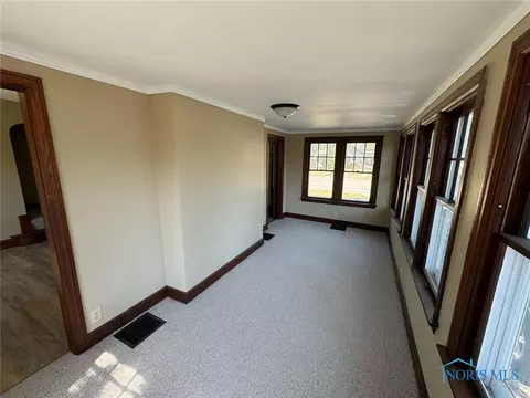 823 W High St, Bryan, OH 43506 photo 3