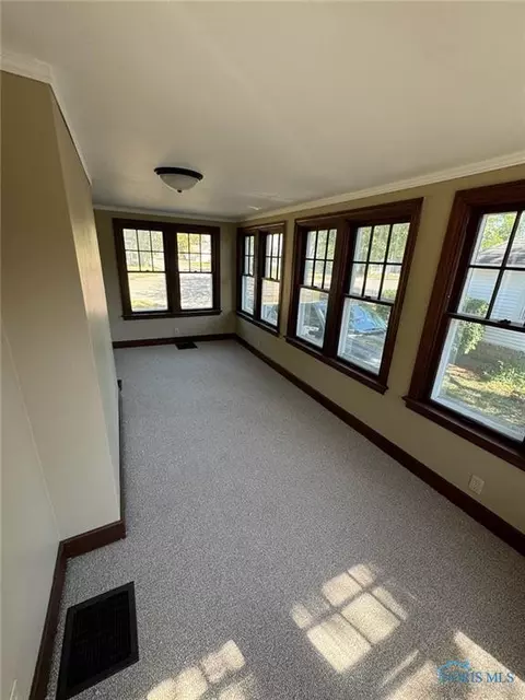 823 W High St, Bryan, OH 43506 photo 2