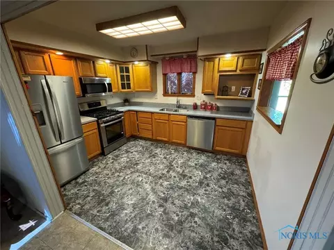 210 N Union St, Edon, OH 43518 photo 5