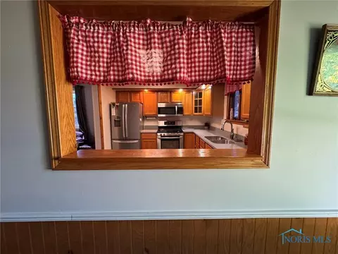 210 N Union St, Edon, OH 43518 photo 6