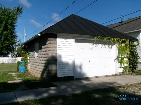 541 E 3rd St, Ottawa, OH 45875 photo 2