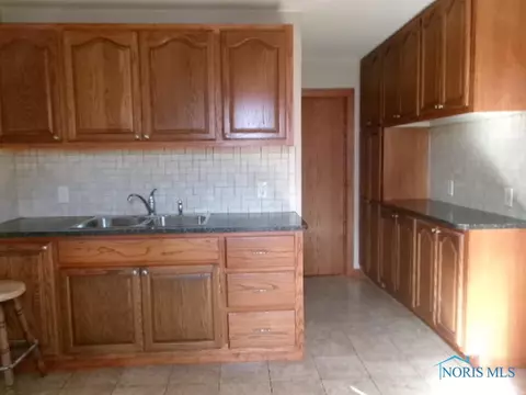 541 E 3rd St, Ottawa, OH 45875 photo 3
